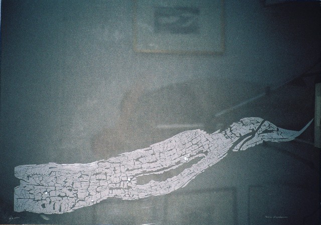 Νικολαΐδη Τόνια (1927-2011), Κορμός, 1992, Δοκίμιο λινόλαιου και επικόλλησης. 28 x 89 εκ.