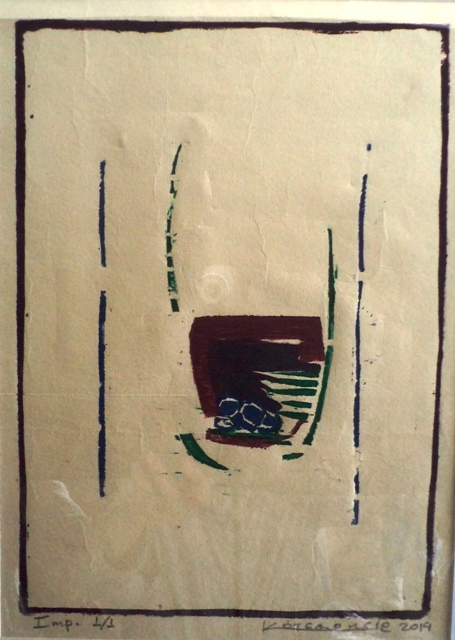 Κότσαρης Μιχάλης, Κρασί-Σταφύλι, 2014, έγχρωμο λινόλεουμ, 11 x 9 εκ., 1/3, Πινακοθήκη Χαρακτικής Δήμου Ζίτσας.